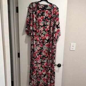 Romeo & Juliet Couture Floral Kimono